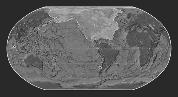 ロビンソン投影の胆汁標高地図上の北アメリカのテクトニックプレートは 単独で中心となった 17世紀初頭から記録された6 5以上の地震の場所 — ストック写真