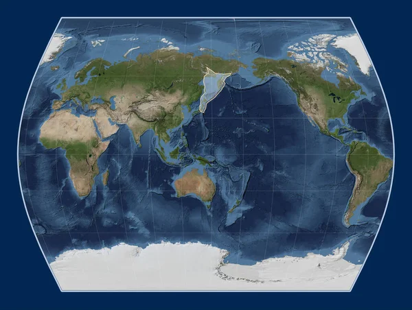 タイムズ投影のブルーマーブル衛星マップ上のオホーツクのテクトニックプレートは 単独で中心に — ストック写真