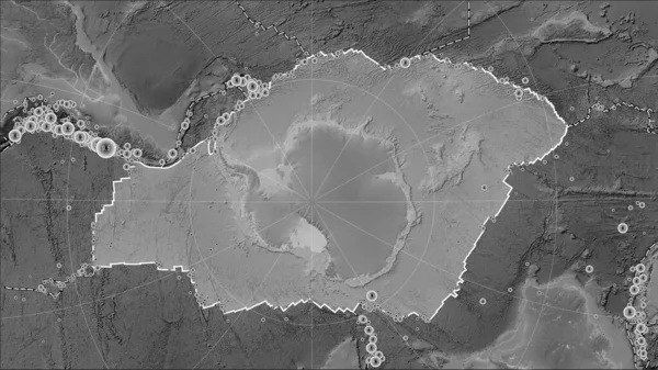 南極大陸のテクトニックプレートの近くの地震の場所は パターソン円柱 オブリケ のグレースケールの標高地図で17世紀初頭以来記録されている6 5倍の大きさです — ストック写真
