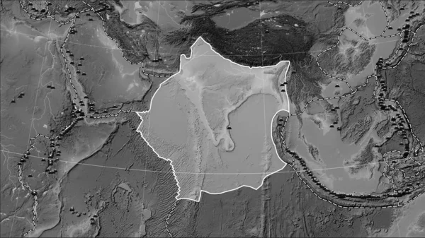 パターソンシリンドリカル オブリケ 投影のグレースケール高地図上のインドのテクトニックプレート周辺の既知の火山の分布 — ストック写真