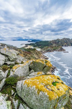 Galiçya, İspanya 'daki Cies Adaları manzarası. Galiçya 'nın Atlantik Adaları Ulusal Parkı. Yüksek kalite fotoğraf