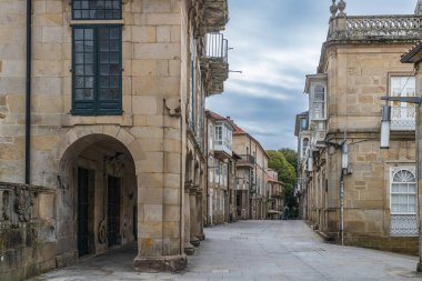 Pontevedra, İspanya, 9 Ekim 2022. Galiçya, İspanya 'daki Pontevedra şehrinin caddesi. Yüksek kalite fotoğraf