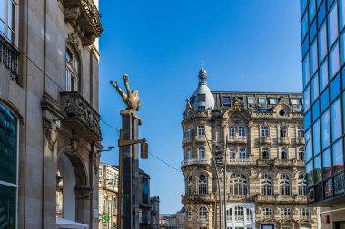Vigo, İspanya, 8 Ekim 2022. La Puerta del Sol 'daki El Sireno heykeli Vigo, Galiçya, İspanya' da. Yüksek kalite fotoğraf