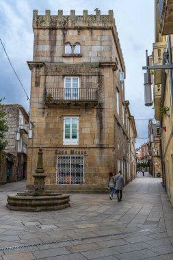 Pontevedra, İspanya, 9 Ekim 2022. Galiçya, İspanya 'daki Pontevedra şehrinin caddesi. Yüksek kalite fotoğraf