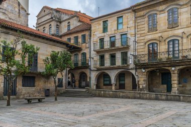 Pontevedra, Galiçya, İspanya, 9 Ekim 2022. İspanya 'nın Pontevedra şehrinde bir meydan. Yüksek kalite fotoğraf