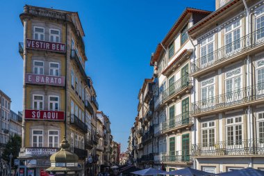 Porto, Portekiz, 12 Ekim 2022. Portekiz 'deki Porto şehrindeki binalar. Yüksek kalite fotoğraf