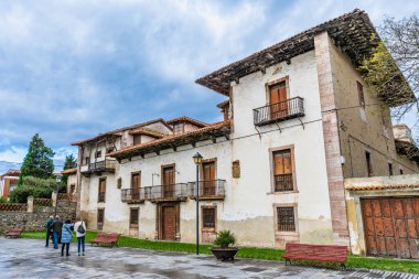 Luanco, Asturias, İspanya, 30 Ekim 2022. Luanco, Asturias 'taki Menendez Pola Sarayı. Yüksek kalite fotoğraf