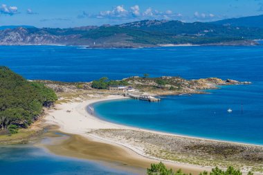 Galiçya, İspanya 'daki Las Islas Cies' deki güzel Rodas plajı. Yüksek kalite fotoğraf