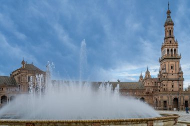 Seville, İspanya, 14 Mart 2022. İspanya 'nın Sevilla şehrindeki güzel Plaza de İspanya manzarası. Yüksek kalite fotoğraf