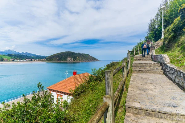 Ribadesella, 5 Mayıs 2023. İspanya 'nın Asturias kentindeki Ribadesella şehrinin turistik manzarası. Yüksek kalite fotoğraf
