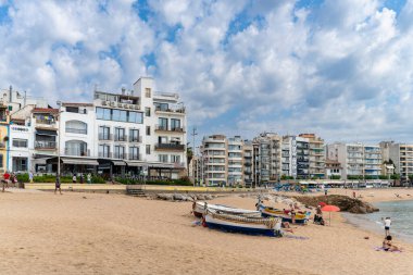 Blanes, İspanya, 15 Haziran 2023. Katalonya 'nın Girona kentindeki turistik Blanes şehrinin manzarası. Yüksek kalite fotoğraf