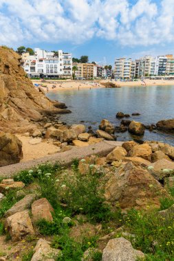 Blanes, İspanya, 15 Haziran 2023. Katalonya 'nın Girona kentindeki turistik Blanes şehrinin manzarası. Yüksek kalite fotoğraf