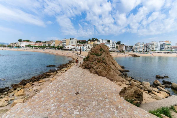 Blanes, İspanya, 15 Haziran 2023. Katalonya 'nın Girona kentindeki turistik Blanes şehrinin manzarası. Yüksek kalite fotoğraf