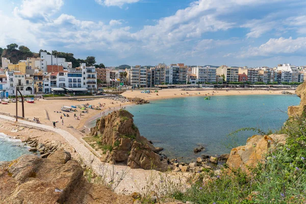 Blanes, İspanya, 15 Haziran 2023. Katalonya 'nın Girona kentindeki turistik Blanes şehrinin manzarası. Yüksek kalite fotoğraf