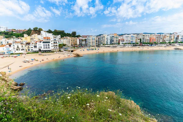 Blanes, İspanya, 15 Haziran 2023. Katalonya 'nın Girona kentindeki turistik Blanes şehrinin manzarası. Yüksek kalite fotoğraf