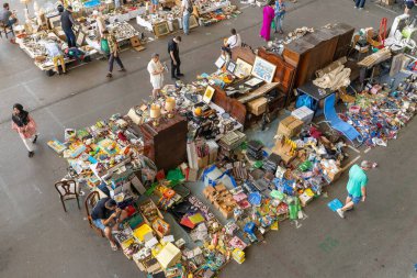 Barselona, İspanya, 19 Haziran 2023. Mercat del Encants veya Bellcaire Fair, Katalonya 'nın Barcelona şehrinde bulunan sembolik bir sokak pazarıdır. Yüksek kalite fotoğraf