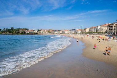 Sanxenxo, İspanya, 6 Eylül 2023. Sangenjo 'daki Silgar plajı, Pontevedra, Galiçya. Yüksek kalite fotoğraf