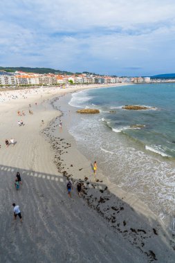 Sanxenxo, İspanya, 6 Eylül 2023. Sangenjo 'daki Silgar plajı, Pontevedra, Galiçya. Yüksek kalite fotoğraf
