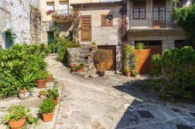 Galiçya, Pontevedra 'daki güzel balıkçı köyü manzarası. Yüksek kalite fotoğraf
