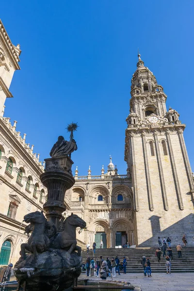 Santiago de Compostela, İspanya, 26 Şubat 2023. Plaza de Platerias ve Galiçya 'daki Santiago de Compostela katedrali. Yüksek kalite fotoğraf