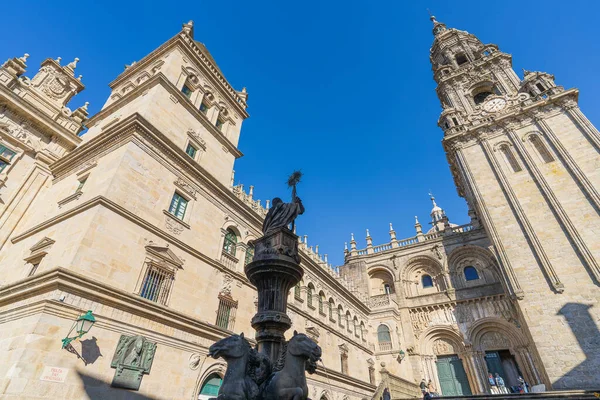 Santiago de Compostela, İspanya, 26 Şubat 2023. Plaza de Platerias ve Galiçya 'daki Santiago de Compostela katedrali. Yüksek kalite fotoğraf