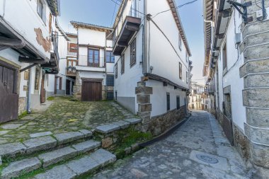 Salamanca 'daki güzel Candelario kasabasının sokak ve geleneksel evleri. Yüksek kalite fotoğraf