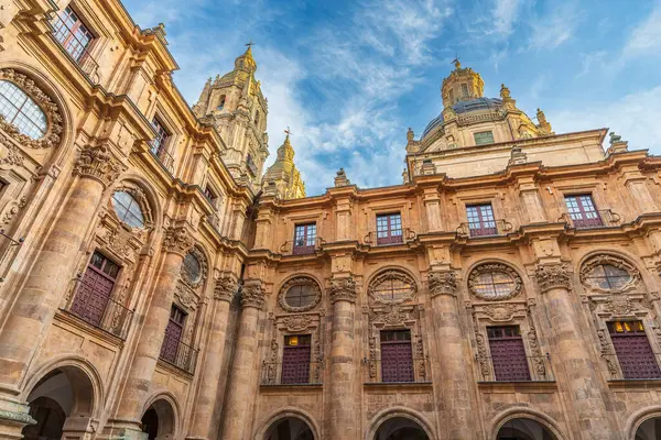 Kloster Vid Det Påvliga Universitetet Salamanca Skymningen Högkvalitativt Foto Stockbild