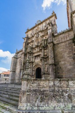İspanya 'nın Galiçya kentindeki Pontevedra şehrinde Santa Maria la Mayor Bazilikası' nın cephesi. Yüksek kalite fotoğraf