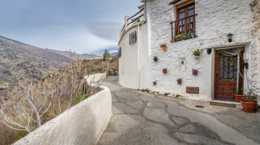 Capileira, Granada, Endülüs, İspanya 'daki güzel Alpujarra köyü. Yüksek kalite fotoğraf