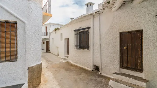 Capileira, Granada, Endülüs, İspanya 'daki güzel Alpujarra köyü. Yüksek kalite fotoğraf