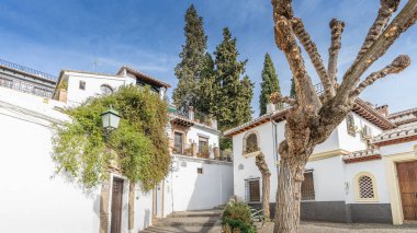 Granada, İspanya, 7 Şubat 2024 Granada, İspanya 'daki Albaicin Mahallesi. Yüksek kalite fotoğraf