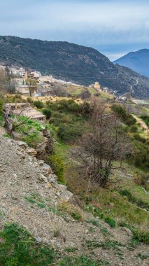İspanya 'nın Endülüs kentindeki Granada Alpujarra' daki Bubion kasabasının manzarası. Yüksek kalite fotoğraf