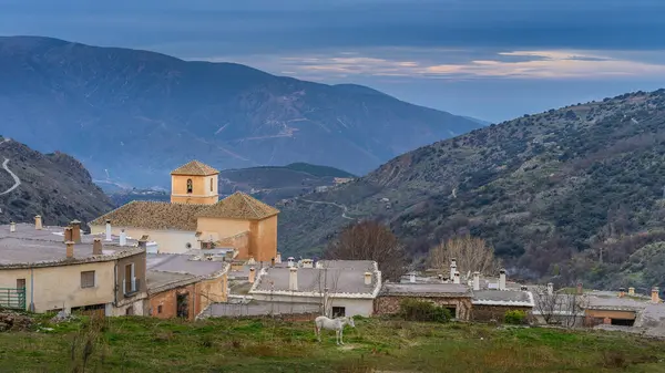 Capileira, Alpujarra, Granada, İspanya 'da güzel bir kasaba. Yüksek kalite fotoğraf