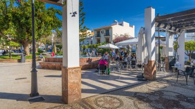 Nerja, İspanya, 13 Şubat 2024. Nerja Meydanı, Malaga, Endülüs, İspanya. Yüksek kalite fotoğraf