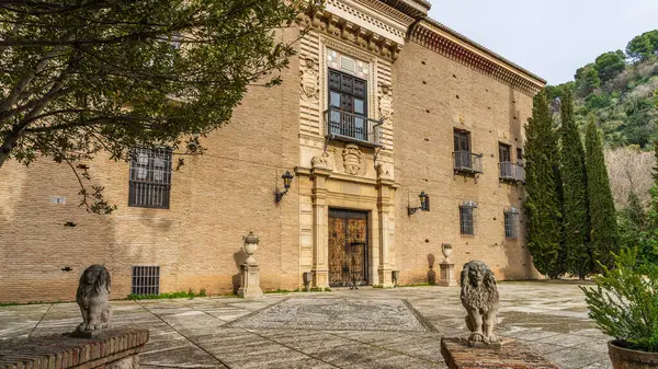 Granada, İspanya, 14 Şubat 2024. Granada 'daki Cordova Sarayı manzarası. Yüksek kalite fotoğraf