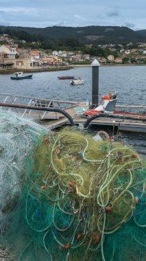 Combarro, İspanya, 5 Eylül 2024. Galiçya, Pontevedra 'daki Cobarro kasabasının manzarası. Yüksek kalite fotoğraf