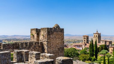 Extremadura, İspanya 'daki Trujillo anıtsal şehrinin manzarası. Yüksek kalite fotoğraf