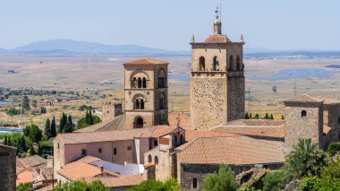 Extremadura, İspanya 'daki Trujillo anıtsal şehrinin manzarası. Yüksek kalite fotoğraf