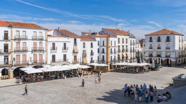 Caceres, İspanya, 25 Mayıs 2024. Extremadura, İspanya 'nın Caceres şehrinin Plaza Belediye Başkanı. Yüksek kalite fotoğraf