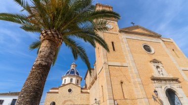 Altea 'daki Azizemiz Kilisesi. İspanya 'nın Alicante eyaletinde güzel bir kasaba. Yüksek kalite fotoğraf