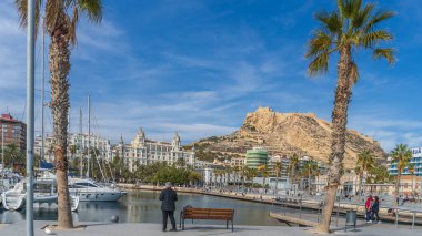 18 Şubat 2025. Alicante, İspanya. Alicante Limanı, Valensiyalı cemaati, İspanya. Yüksek kalite fotoğraf