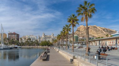18 Şubat 2025. Alicante, İspanya. Alicante Limanı, Valensiyalı cemaati, İspanya. Yüksek kalite fotoğraf
