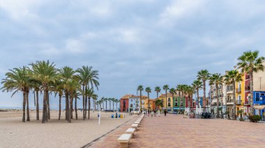 Villajoyosa, Alicante, 21 Şubat 2025. Güzel Alicante kasabası Villajoyosa 'da bir sahil. Yüksek kalite fotoğraf