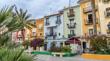 Villajoyosa, Alicante, 21 Şubat 2025. Renkli ve güzel Villajoyosa kasabası, Alicante. Yüksek kalite fotoğraf
