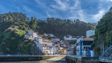 Cudillero, İspanya, 15 Şubat 2025. Asturias 'ın Cudillero köyü manzarası. Yüksek kalite fotoğraf