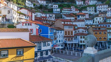 Cudillero, İspanya, 15 Şubat 2025. Asturias 'ın Cudillero köyü manzarası. Yüksek kalite fotoğraf