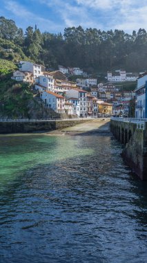 Cudillero, İspanya, 15 Şubat 2025. Asturias 'ın Cudillero köyü manzarası. Yüksek kalite fotoğraf