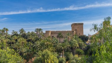Elche, İspanya, 24 Şubat 2025. Elche şehrindeki Altamira Kalesi ve Sarayı. Yüksek kalite fotoğraf