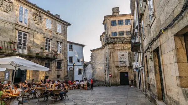 Santiago de Compostela, 20 Haziran 2025. Galiçya 'daki Santiago de Compostela caddeleri ve binaları. Yüksek kalite fotoğraf