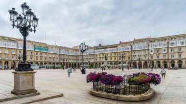 Bir Coruna, İspanya, 23 Haziran 2025. A Coruna, Galiçya 'daki Maria Pita Meydanı. Yüksek kalite fotoğraf